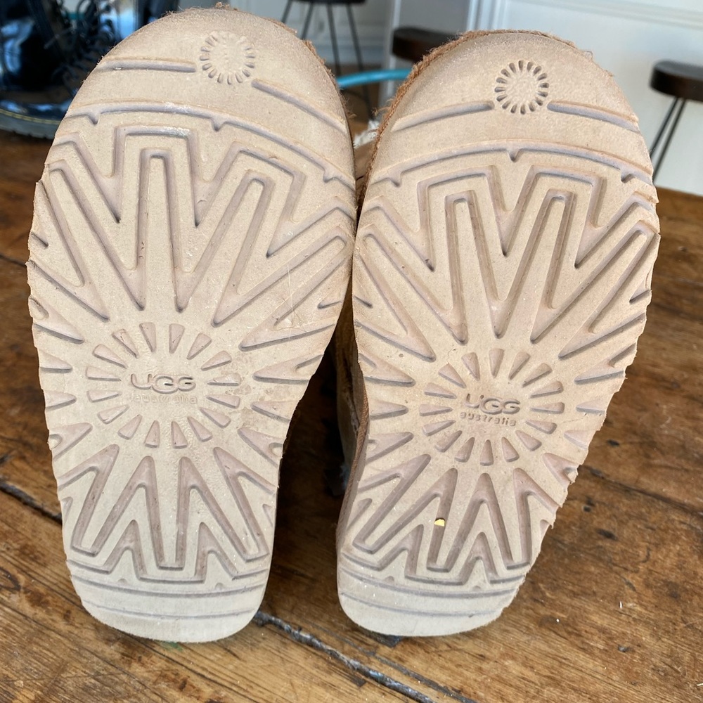 Ugg Bailey Boot - Picture 4 of 5